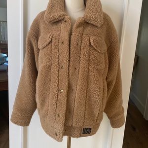 Ugg oversized SUPER CUTE Carmel colored. Moved from the mountains! Never worn!